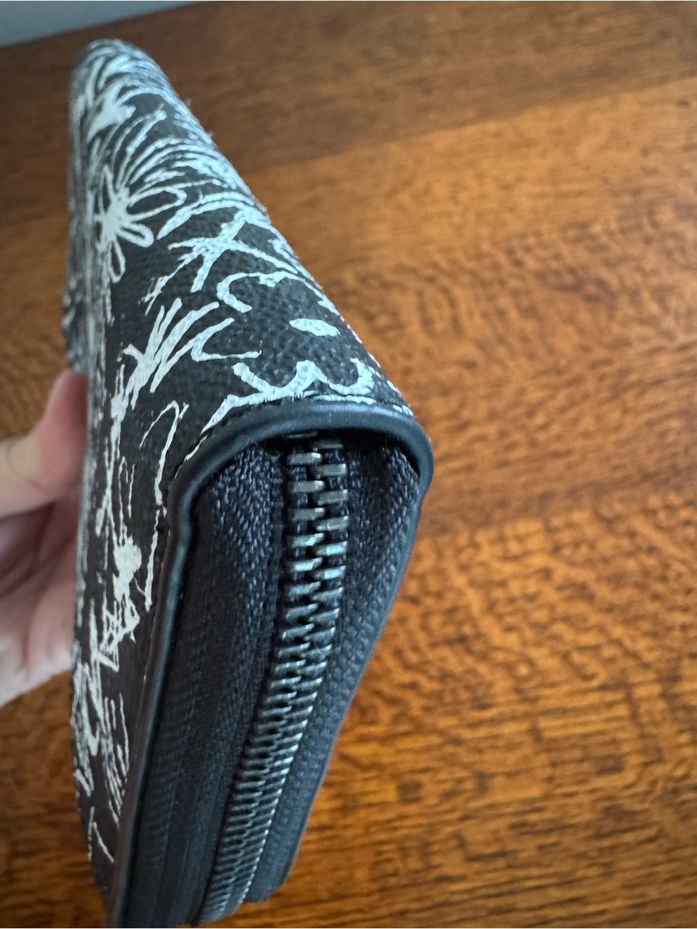 Michael Kors Black Wallet with White Graffiti Print - Picture 5 of 9
